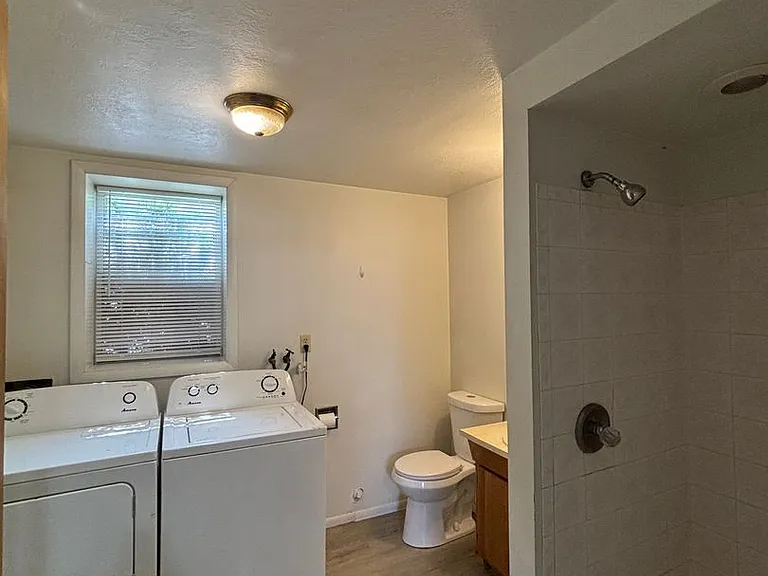 618 W Clark St — Photo 10