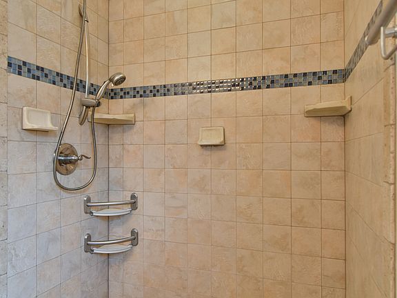 5th image of 109 SW 175th Ter