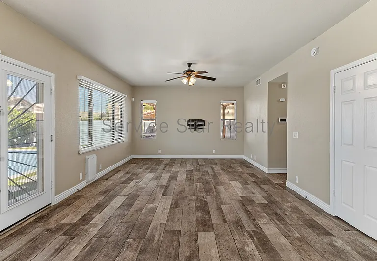 2104 E Behrend Dr — Photo 9