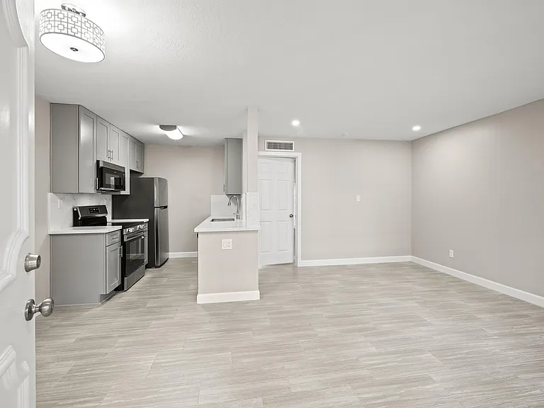 2201 Fountain View Dr #25 — Photo 2