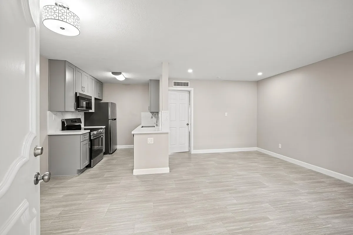 Building Photo - 2201 Fountain View Dr #25