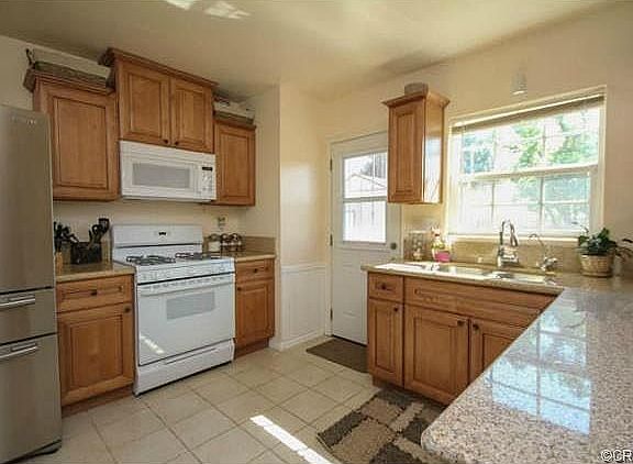 5th image of 7908 Sorensen Ave