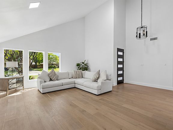 4th image of 1109 Kenshire Ln