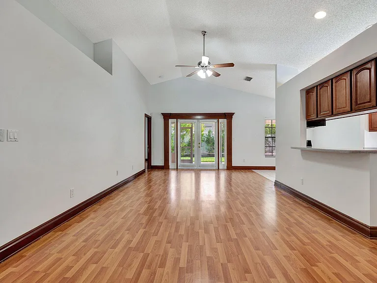 6149 Foster St — Photo 2