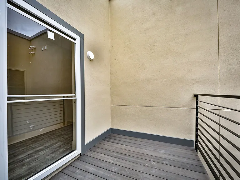 1322 N Franklin St #1 — Photo 45