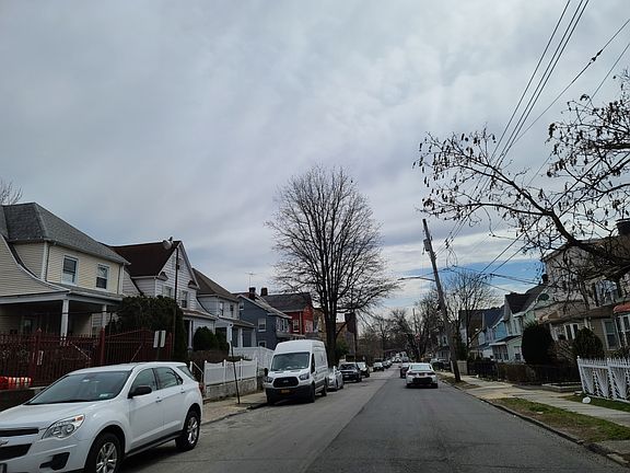 4th image of 122 S 11th Ave