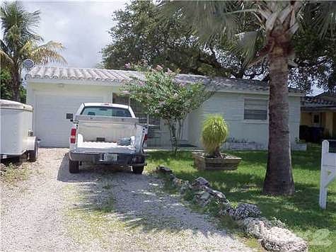 1st image of 1061 SW 32nd St