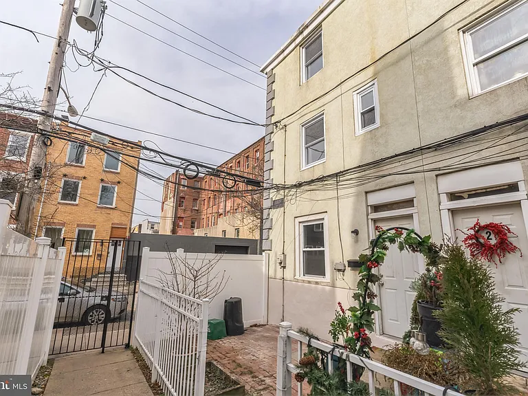 1305 N Lawrence St #1 — Photo 2