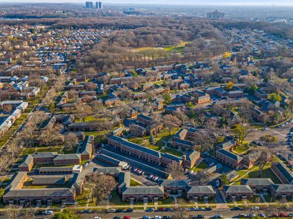 217-08 73rd Avenue image 3 of 29