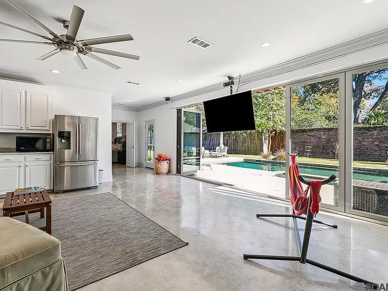 6363 Sevenoaks Ave — Photo 7