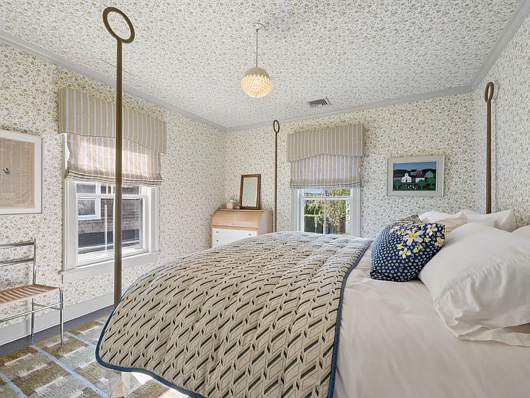 160 Jermain Ave — Photo 13