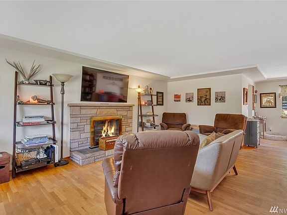 2nd image of 2613 94th Ave E