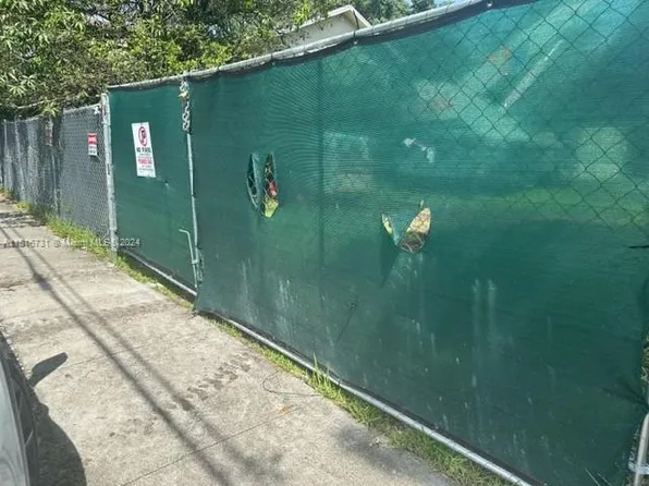 975 SW 15th Ave, Miami, FL 33135