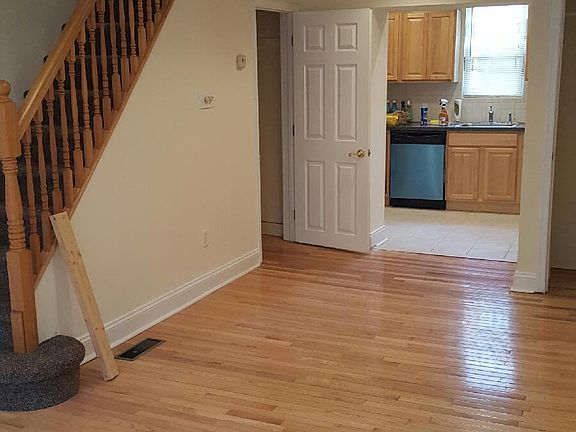2nd image of 709 S Hutchinson St