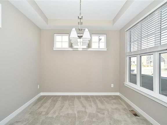 4th image of 2480 Stonehaven Dr