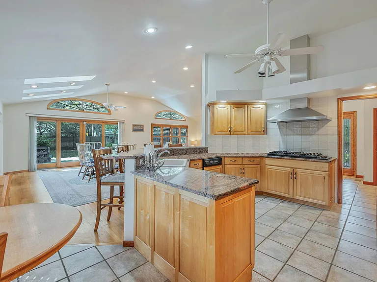 6 Bay Dr — Photo 11
