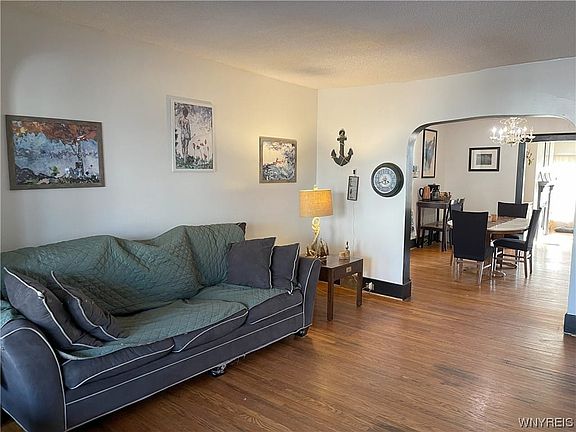 4th image of 30 Brinton St