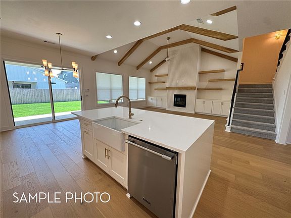 5th image of 6013 S 41st St