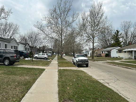 4th image of 13820 Sherman Ave