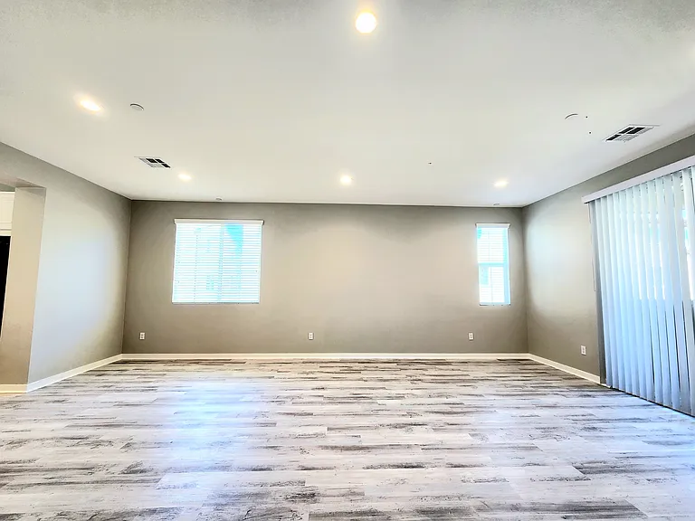 996 Newberry Ln — Photo 5