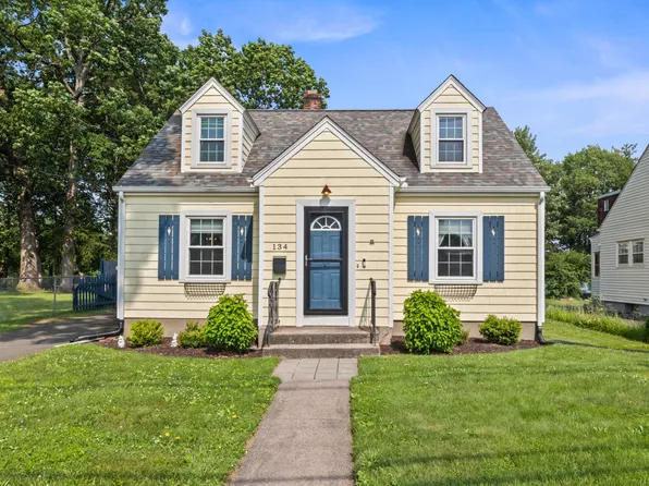 134 Oakwood Avenue, West Hartford, CT 06119