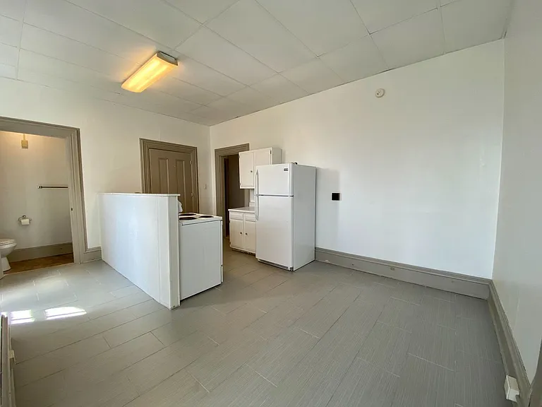 118 W Water St — Photo 4