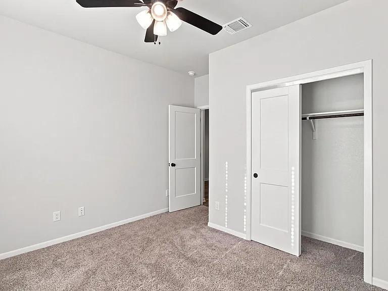 2827 Fox River Dr — Photo 24