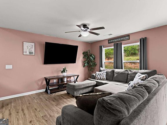 4th image of 10 Windsor Ct