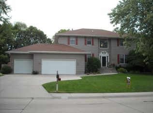 3216 Woodridge Blvd, Grand Island, NE 68801