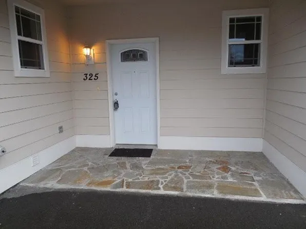 323 99th St E, Tacoma, WA 98445