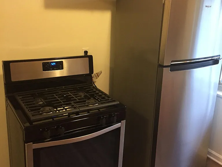 1433 Riverside Dr #6 — Photo 18