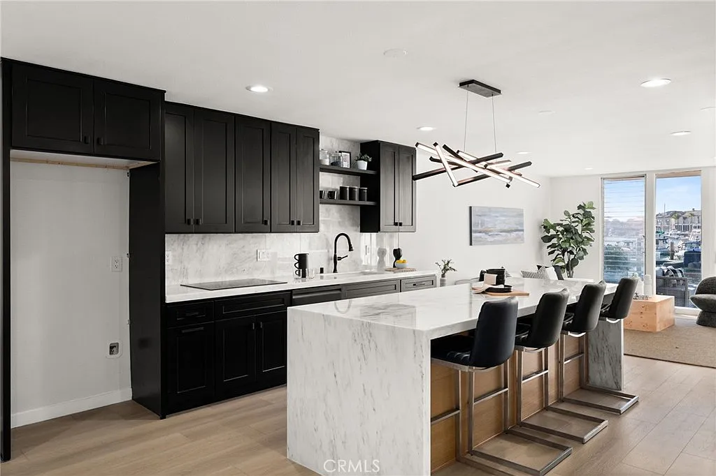 2 bed, 2.5 bath, 1500 sqft, $6,500 — Photo 4