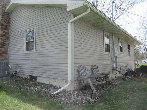 3rd image of 521 6th St E