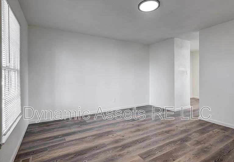 204 E 24th St — Photo 17