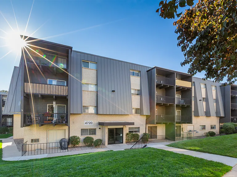 Flats at Pinecliff — Photo 28