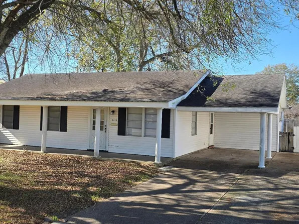 2218 3rd St, Port Neches, TX 77651