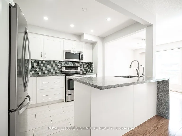 447 Ontario St N — Photo 18
