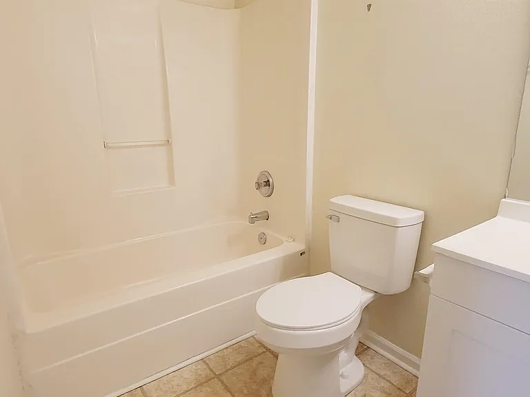 836 W Georgia St #B — Photo 14