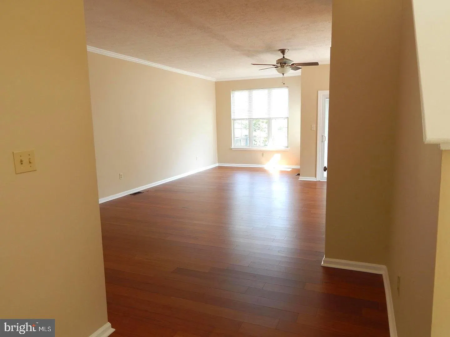 3 bed, 2.5 bath, 2050 sqft, $3,000 — Photo 3