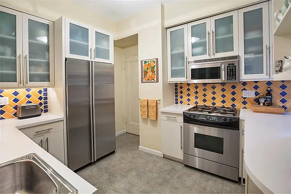 Sold by R New York | media 14