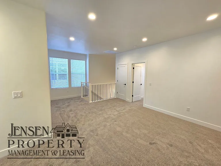 1070 W Albertine Ln — Photo 25