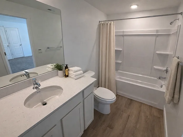 222 E Glencoe Dr — Photo 15
