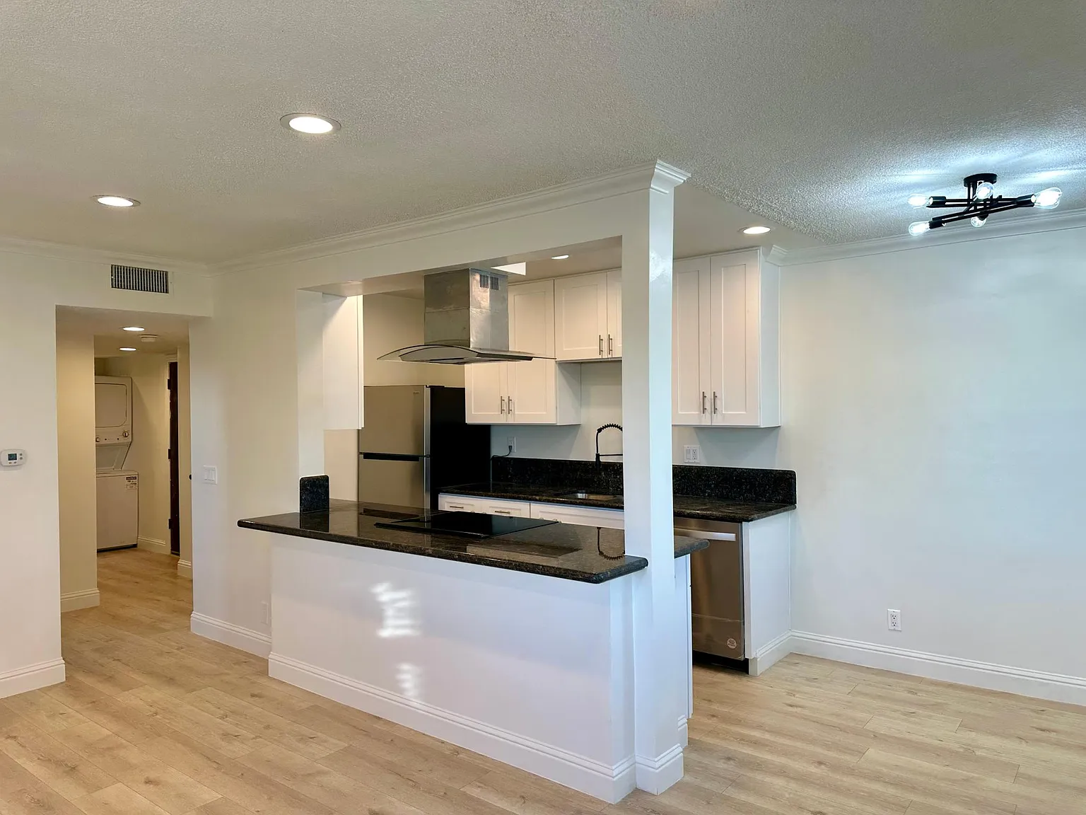 2 bed, 875 sqft, $2,665 — Photo 3