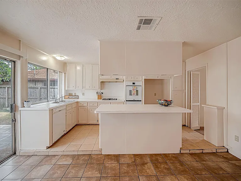10607 Silkwood Dr — Photo 18