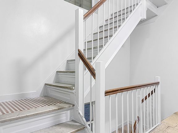 5th image of 306 E 71st St APT 5B