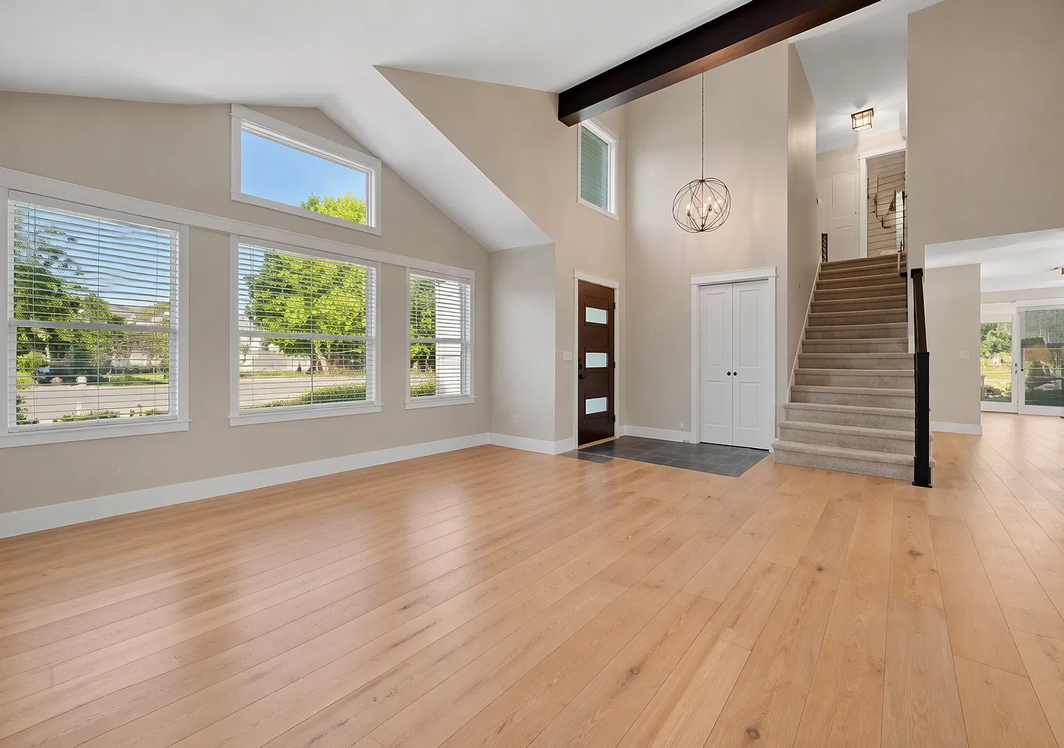 3Bed 3Bath on a Quiet cul-de-sac with Swimming Pool. — Photo 3
