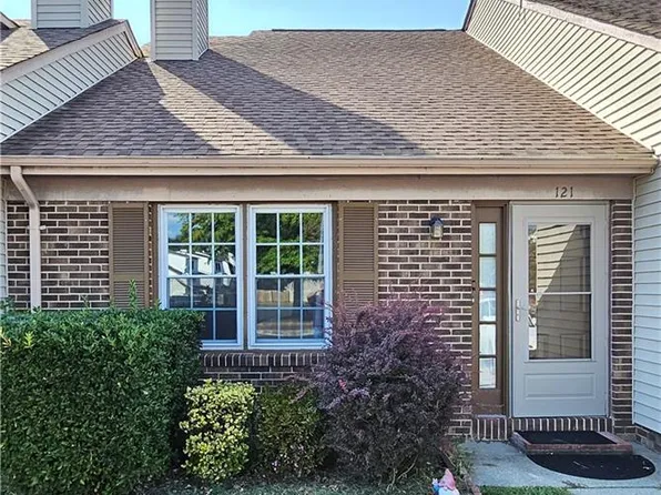121 Parkway Dr, Hampton, VA 23669