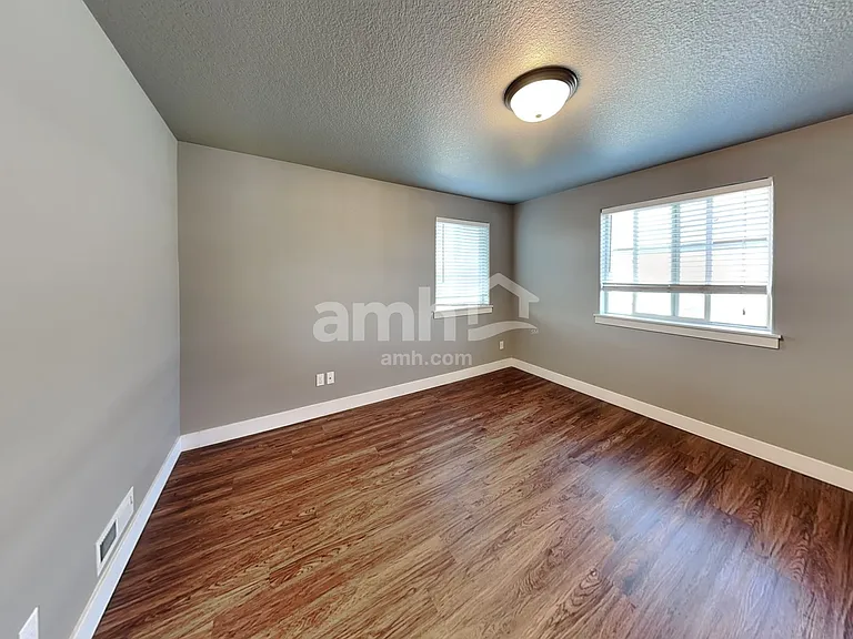 480 Tulip Ave — Photo 10