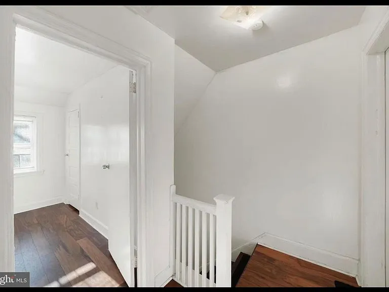1133 Clover Ln — Photo 11