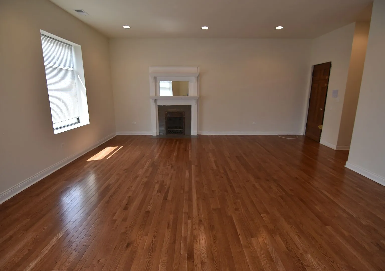 3 bed, 1600 sqft, $4,700 — Photo 3